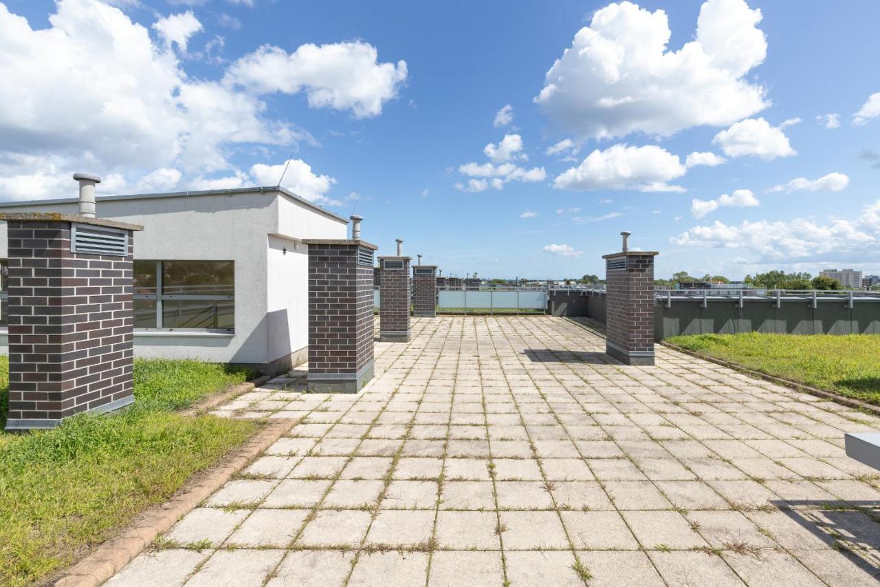 Апартаменти Seaside With Gym By Renters *